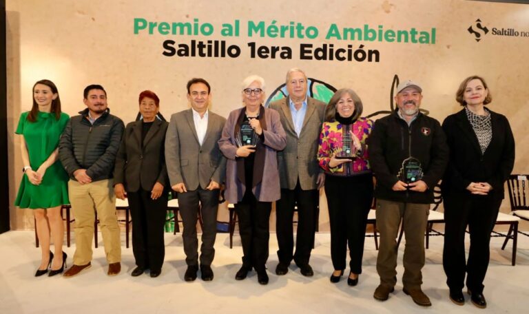 Chema Fraustro entrega por primera vez el Premio al Mérito Ambiental de Saltillo