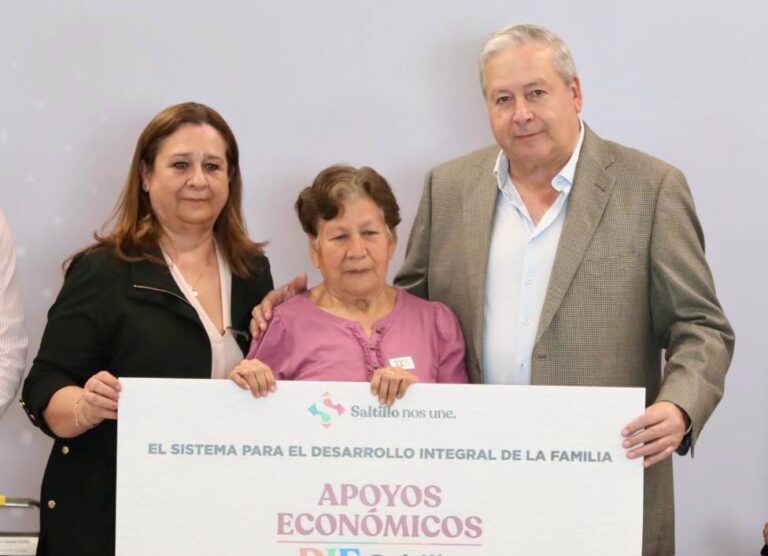 Entrega Chema Fraustro apoyos económicos a 3 mil 800 familias saltillenses