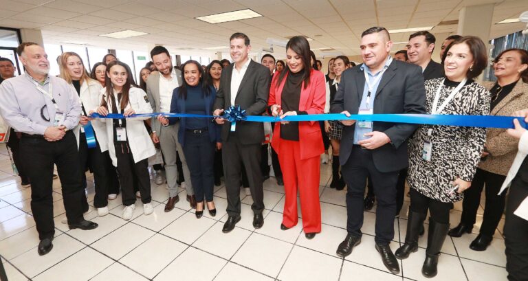 Entrega Rector unidades dentales e inaugura Simposium en la Facultad de Odontología de la Unidad Saltillo