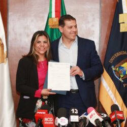 entrega rectorNombramientos Deportes,Cultura Oficial Mayor 4