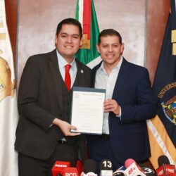 entrega rectorNombramientos Deportes,Cultura Oficial Mayor 6