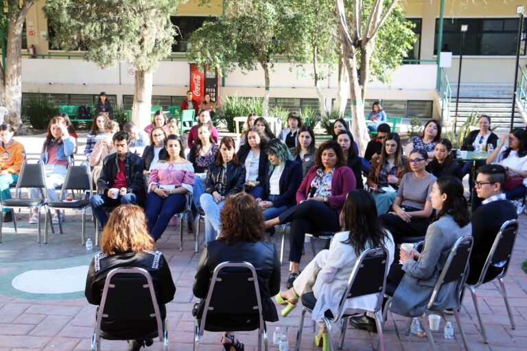 Realizan en la UA de C el Desayuno Global de Mujeres en la Ciencia 2024