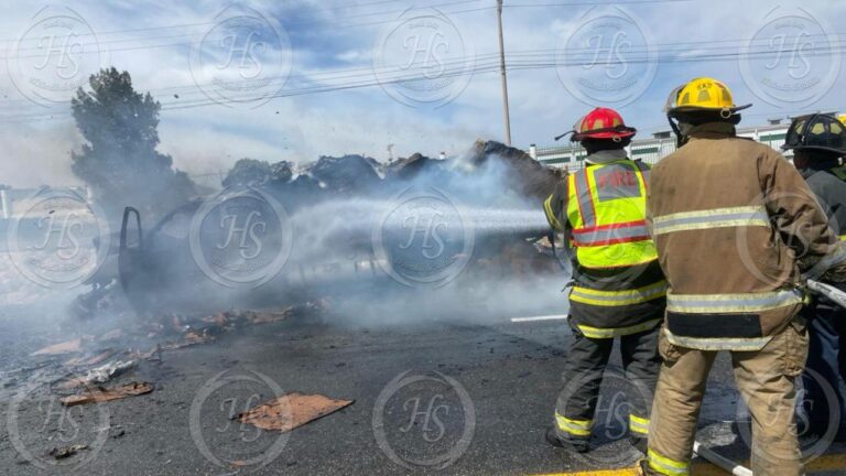 Se incendia de vehículo de carga en la Saltillo-Monterrey