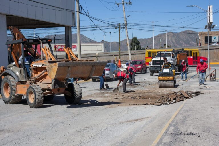 Trabajadores municipales de Ramos Arizpe inician reparación de vialidades afectadas por lluvias