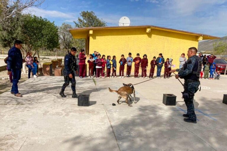 Visita Unidad K9 a estudiantes de San José de los Nuncio, en Ramos Arizpe