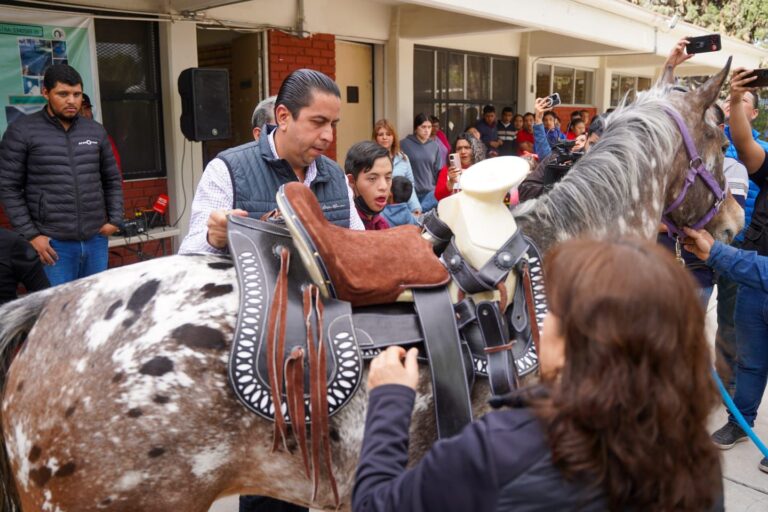 Constata Chema Morales equipamiento para Centros de Atención Múltiple