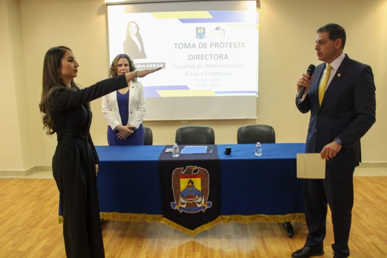 En gira por la Unidad Torreón, rector de la UAdeC toma protesta a las directoras de la FAFF y del IDEA