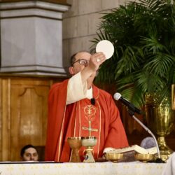 Encabeza obispo Hilario González Domingo de Ramos en Catedral de Santiago 7