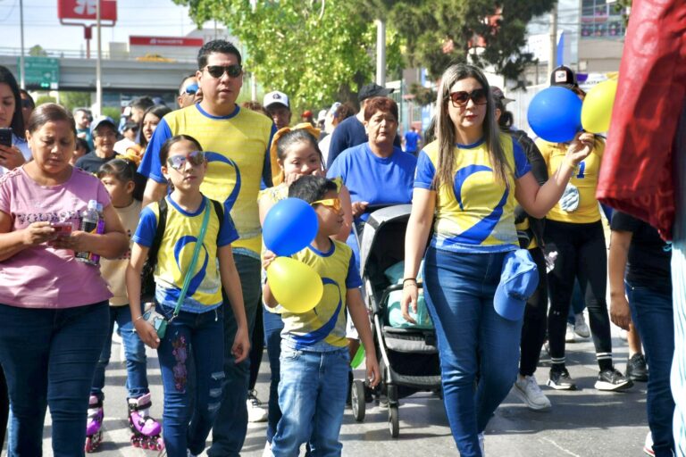 Familias realizan caminata por la inclusión en Saltillo; concientizan a la sociedad