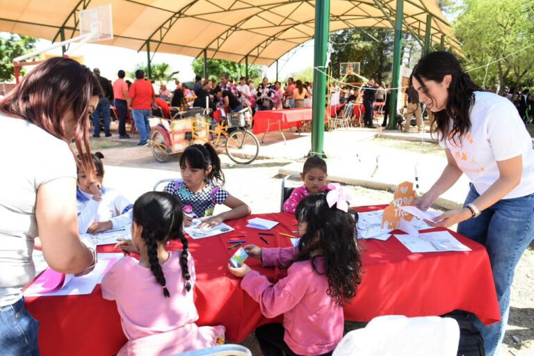 Instruyen a niños y jóvenes de ejidos del municipio para el avistamiento seguro del eclipse solar