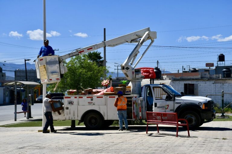 Mejoran iluminación de Plaza Tula en la colonia Analco 