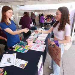 Participa UAdeC con stands de servicios en el marco de la Marcha 8M