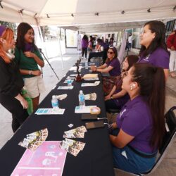 Participa UAdeC con stands de servicios en el marco de la Marcha 8M4