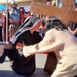 Presencian más de 10 mil saltillenses la edición 48 del Viacrucis Viviente del Ojo de Agua 11