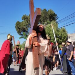 Presencian más de 10 mil saltillenses la edición 48 del Viacrucis Viviente del Ojo de Agua 13