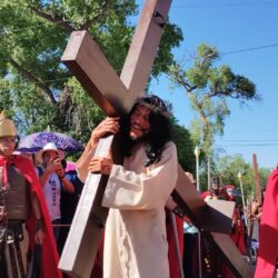 Presencian más de 10 mil saltillenses la edición 48 del Viacrucis Viviente del Ojo de Agua 14