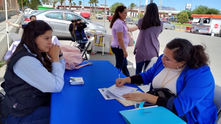 Realizan Feria del Empleo para mujeres en Saltillo