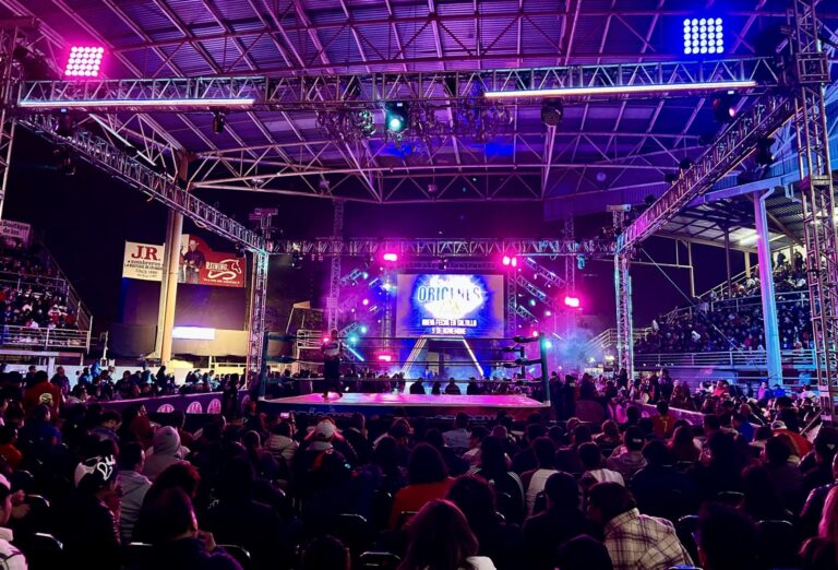 Saltillenses disfrutaron de la Lucha Libre AAA; Vampiro Canadiense se despide de la afición 