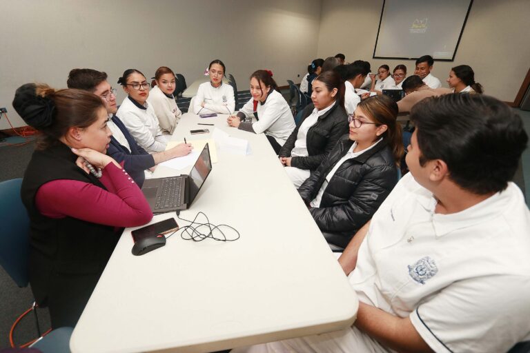 Alumnos y docentes de la Facultad de Enfermería de Saltillo se unen a los Foros para la Construcción de la Agenda Universitaria