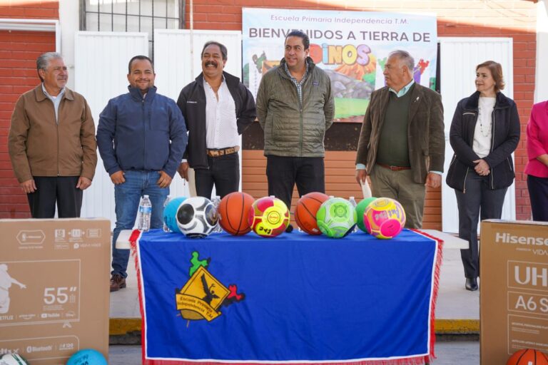 Chema Morales supervisa Escuela Primaria de la colonia Analco