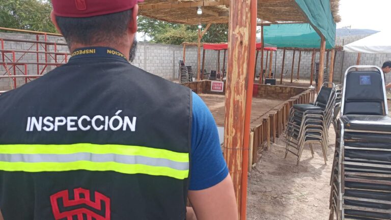 Clausuran establecimiento en Torreón por venta de bebidas alcohólicas sin permiso y por realizar peleas de gallos