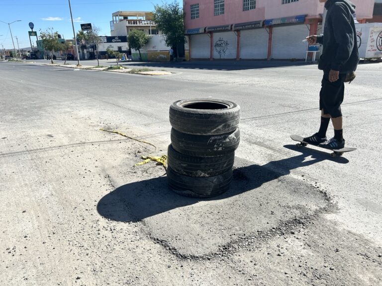 Evitan problemas viales con reparación de hundimientos en la colonia Analco