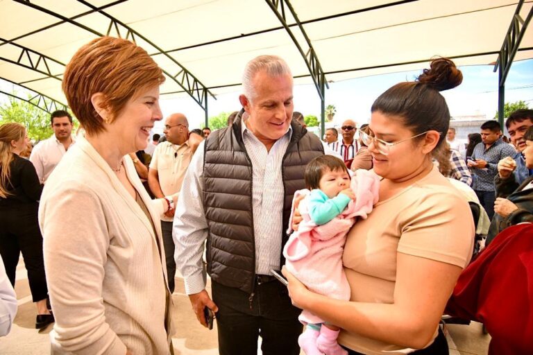 Llevan servicios de salud a la colonia Valle Revolución en Torreón