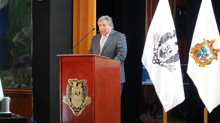 Presenta rector Alberto Flores Olivas su primer informe al frente de la Narro 