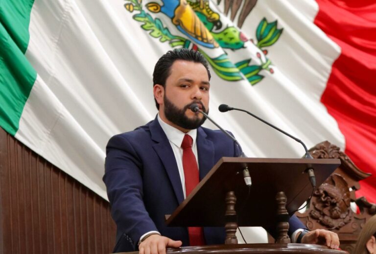 Propone el diputado Alberto Hurtado becas de 2 mil pesos mensuales para estudiantes universitarios en Coahuila