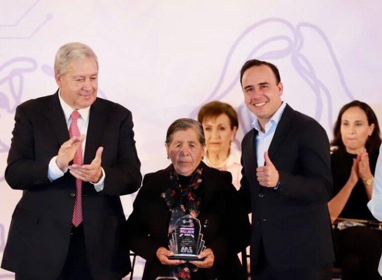 Reciben 5 saltillenses Premio Municipal a la Mujer 2024