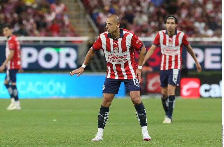 Se disculpa Chicharito con afición de Chivas por derrota