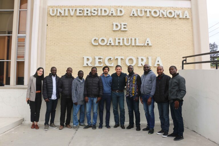 Se reúne Rector de la UA de C con alumnos de Nigeria y Pakistán que cursan su Posgrado en la Facultad de Ciencias Químicas