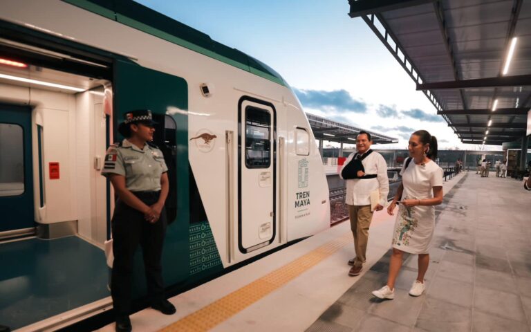 Viaja Sheinbaum en el Tren Maya