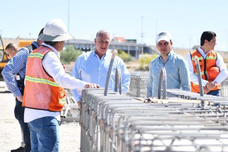 Supervisa Manolo y Román obras viales en Torreón