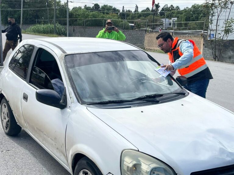 Alrededor de 180 mil vehículos circulan con placas vencidas en Coahuila