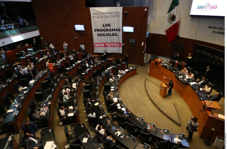 Ahora chocan en Senado por programas sociales