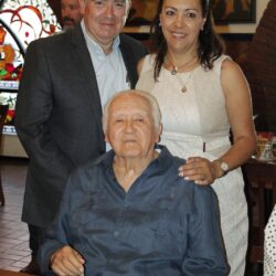 Entre amigos, celebra don Arturo Berrueto González 94 años de vida1