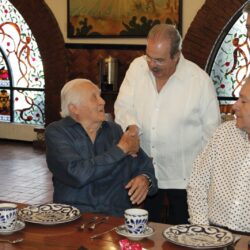 Entre amigos, celebra don Arturo Berrueto González 94 años de vida10