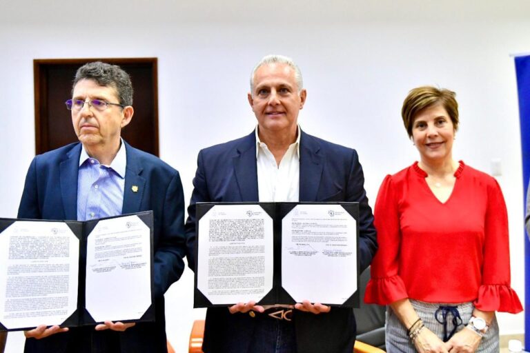 Firman convenio de colaboración Municipio y Sanatorio Español para la atención a la salud de la mujer