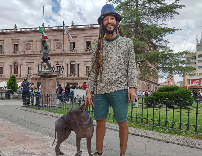 Francisco y su Xoloitzcuintle se enamoran de Saltillo