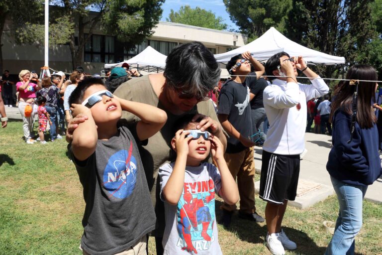 La UA de C abrió sus puertas para observar el Eclipse de Sol