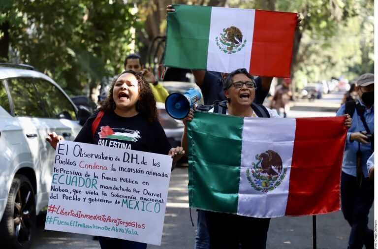 Protestan en Embajada de Ecuador: ‘¡A México se le respeta!