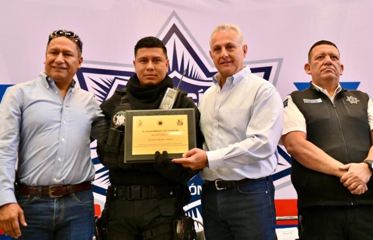 Reconoce Román Cepeda a policías y destaca la seguridad de Torreón