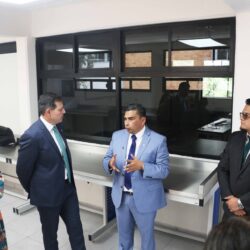 Rector de la UAdeC toma protesta al nuevo director de la Facultad de Ciencias Químicas e inaugura Laboratorio de Biotecnología Agrícola3