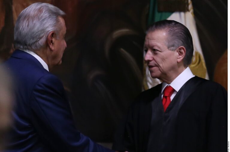 Respalda AMLO a Zaldívar y acusa venganza en su contra