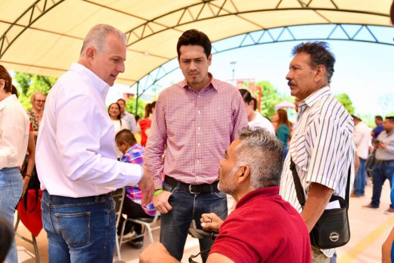 Román Alberto Cepeda González recorre módulos de atención en la brigada de la colonia Quintas del Nazas