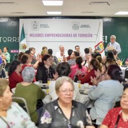 Román Alberto Cepeda González supervisa el programa de microcréditos para mujeres emprendedoras1