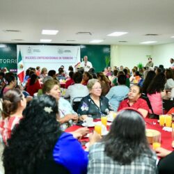 Román Alberto Cepeda González supervisa el programa de microcréditos para mujeres emprendedoras3