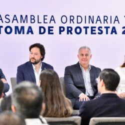 Román Alberto Cepeda González toma protesta al nuevo consejo directivo de la CANIRAC Laguna