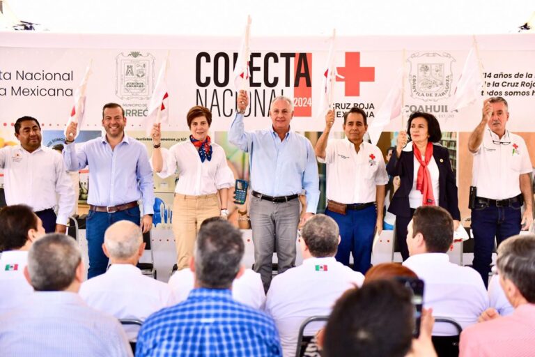 Román Cepeda da banderazo de arranque de la Colecta Nacional de la Cruz Roja